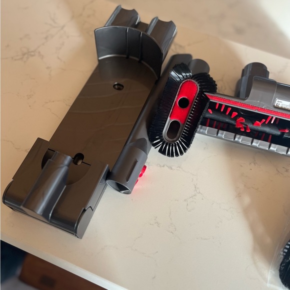 Dyson Attachments for Complete v7 or v8 vacuum - Picture 5 of 5